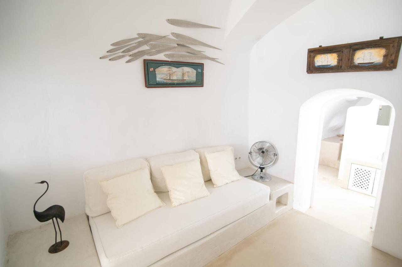 Menias Cave House Apartment Oia  Exterior photo