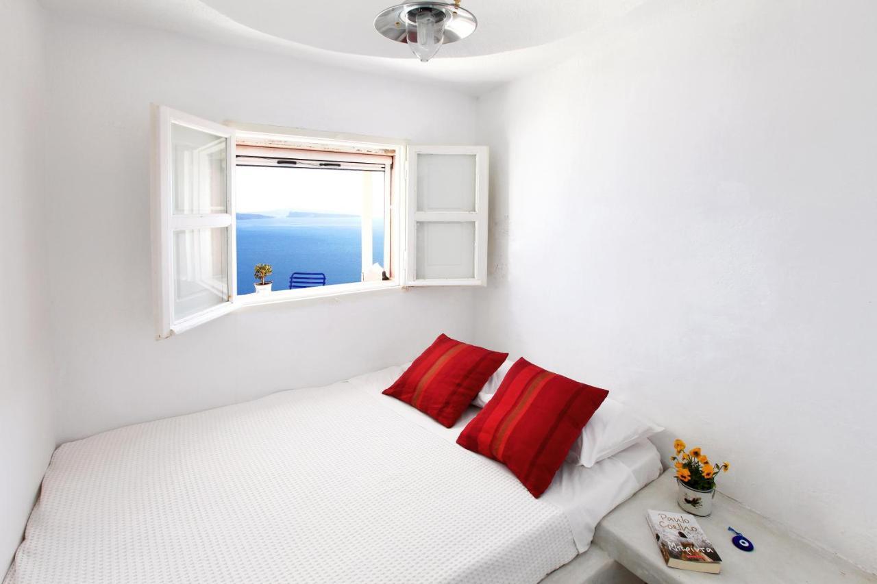 Menias Cave House Apartment Oia  Room photo