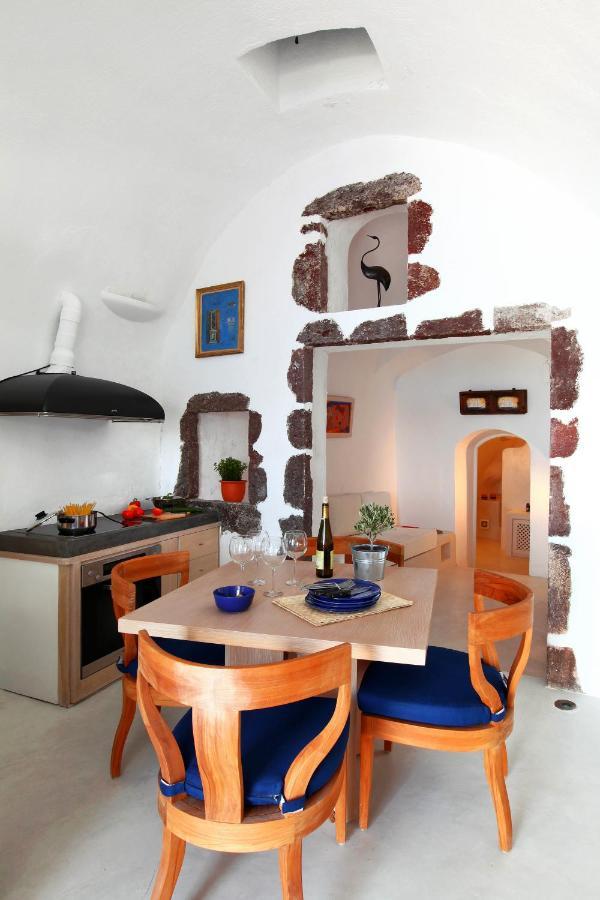 Menias Cave House Apartment Oia  Room photo