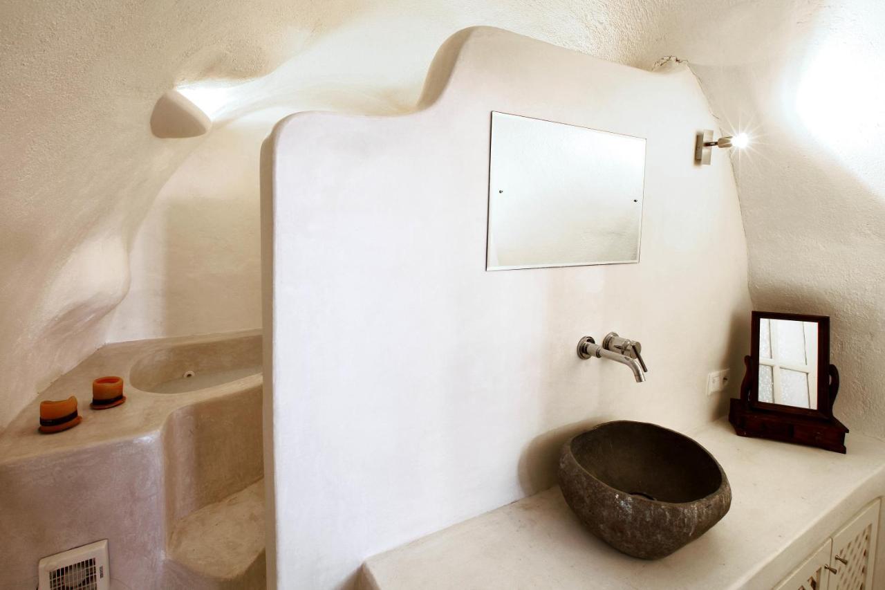 Menias Cave House Apartment Oia  Room photo